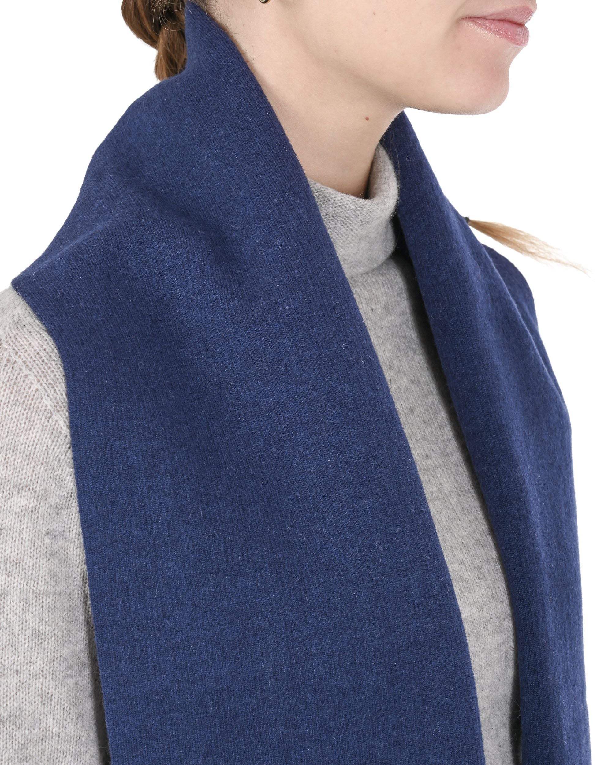 Sciarpa da donna in cashmere Crown of Edinburgh COE 0049 BLU REALE