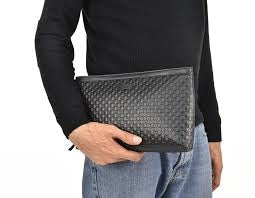 Gucci Guccissima pochette e borsa a tracolla in pelle nera