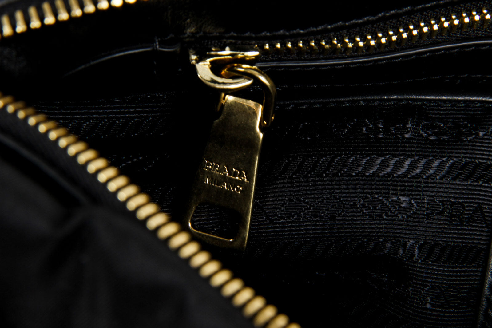 Borsa a mano convertibile con manico superiore in tessuto di nylon Prada da donna BN1903
