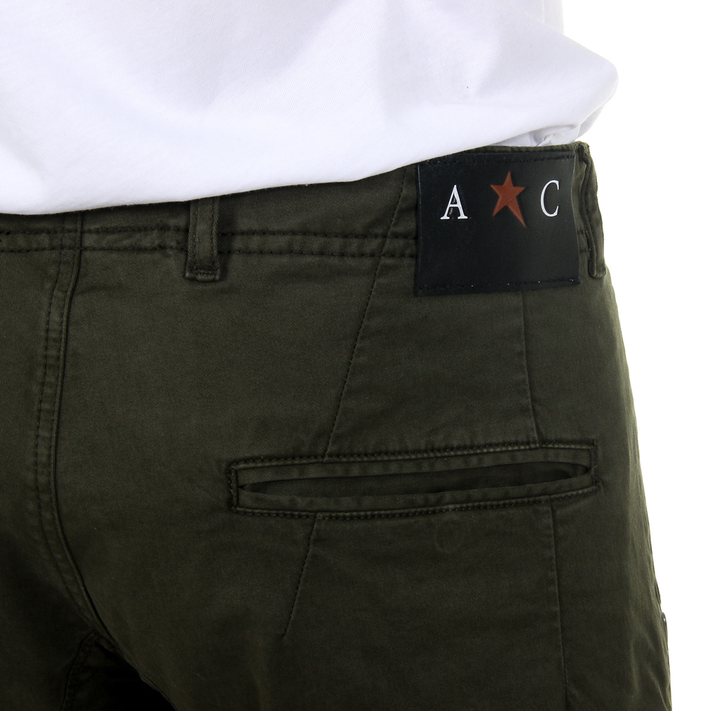 Pantaloncini da uomo Andrew Charles verdi JAKO
