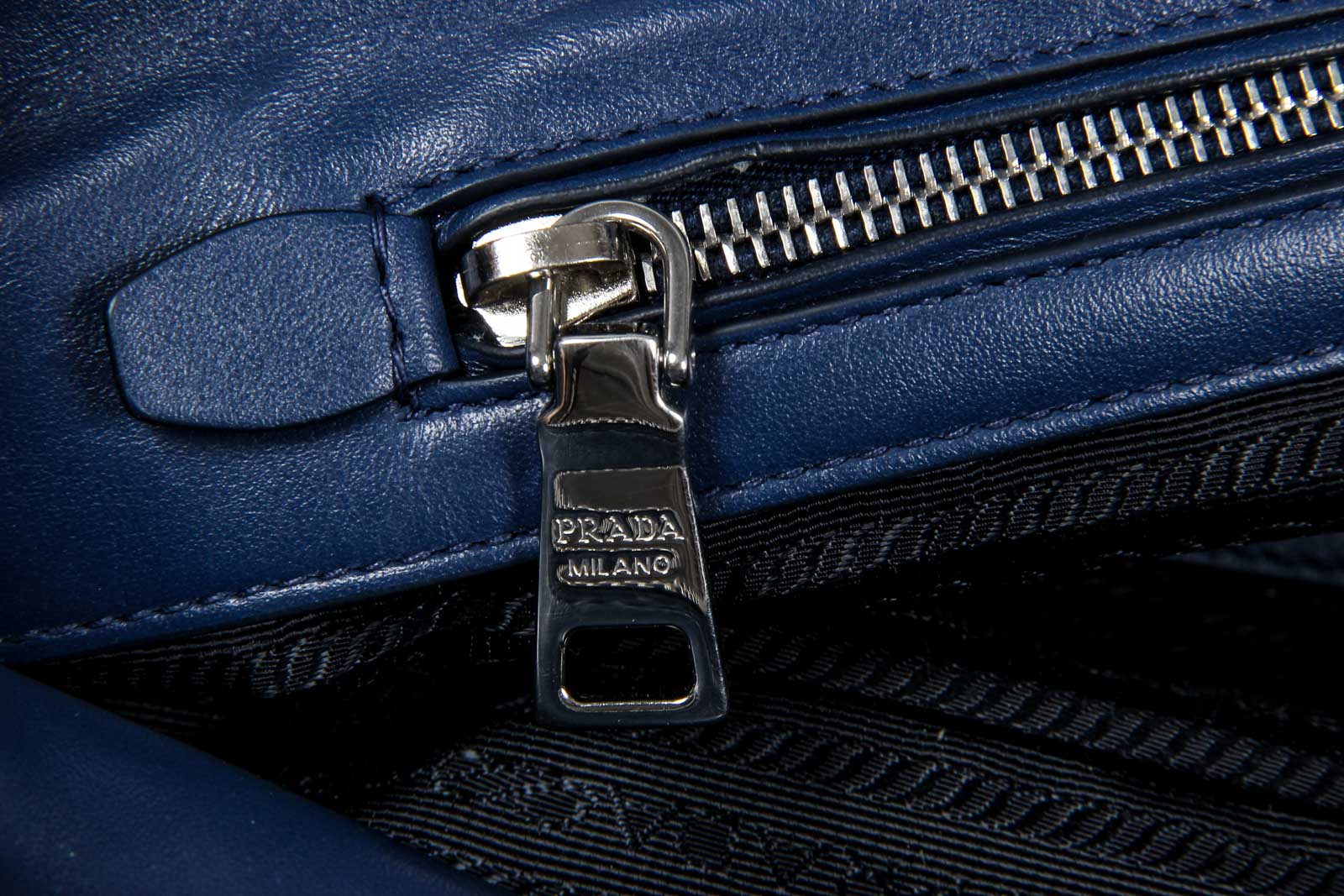 Borsa a mano Prada da donna BN2866 in morbida pelle di vitello nera
