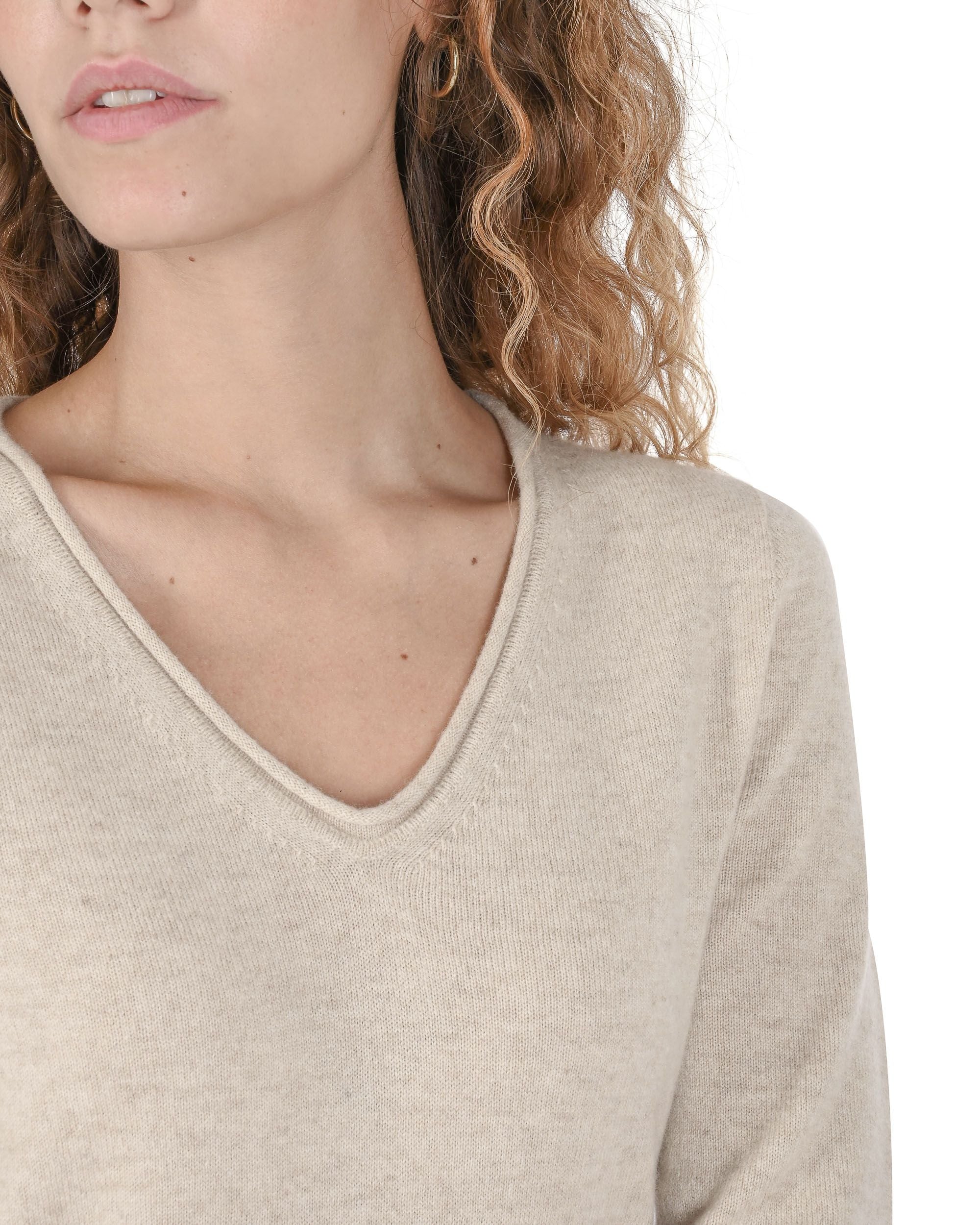 Maglione da donna con scollo a V in cashmere Crown of Edinburgh COE 0022 BEIGE
