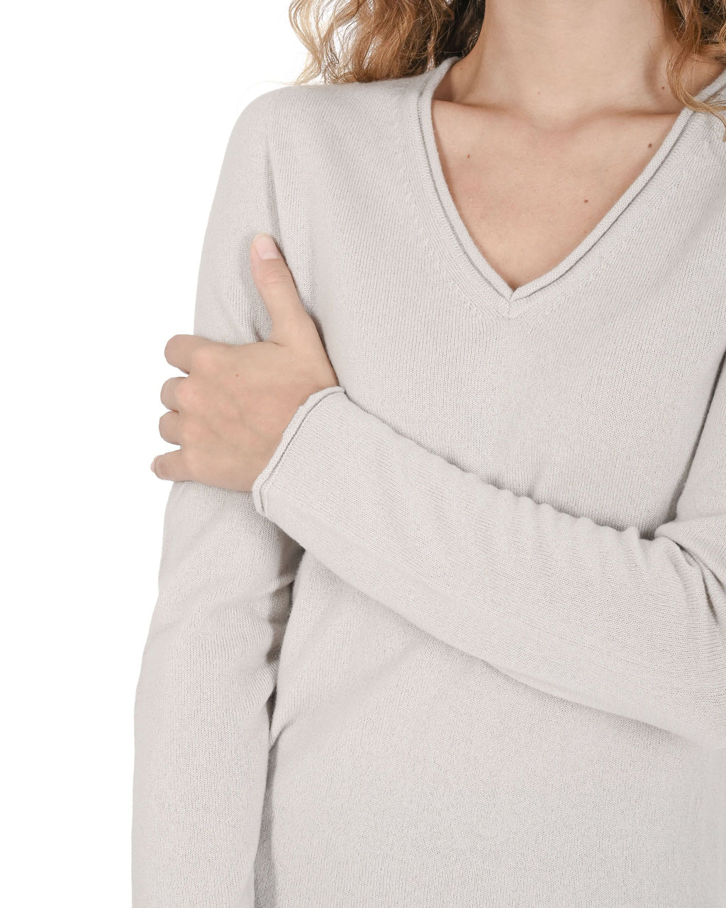 Maglione da donna in cashmere con scollo a V Crown of Edinburgh COE 0022 OYSTER