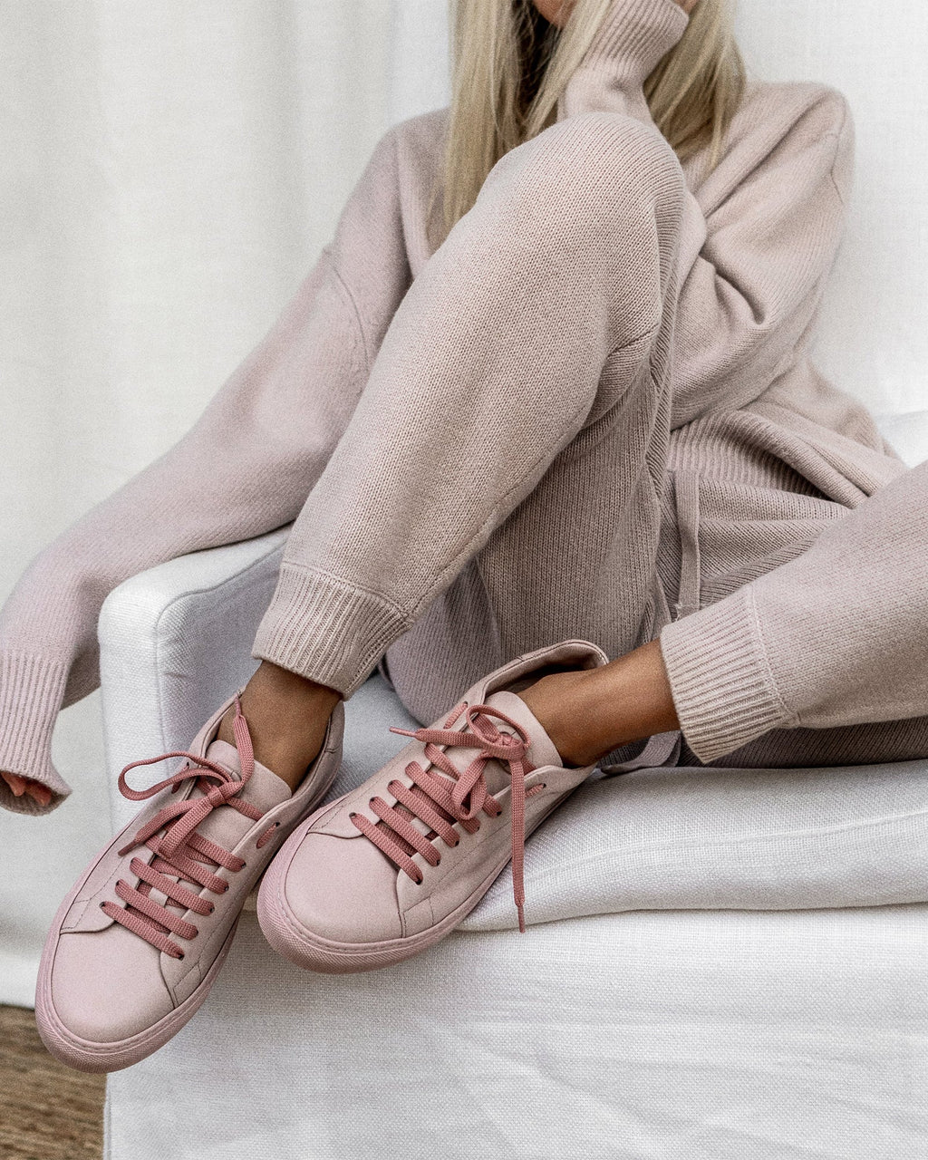 Sneaker Dedication - Nude