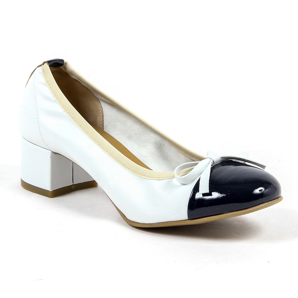 V 1969 Italia Womens Ballerina White REGINA