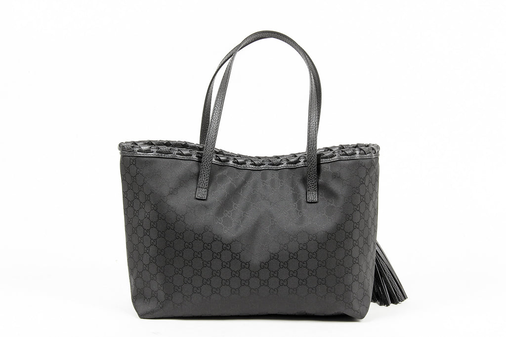Borsa a mano Gucci da donna in pelle martellata nera con nappa di bambù