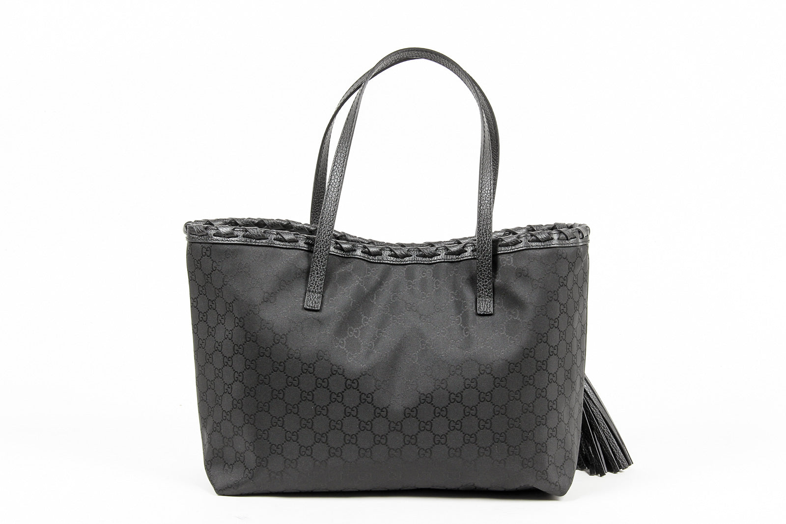 Borsa a mano Gucci da donna in pelle martellata nera con nappa di bambù