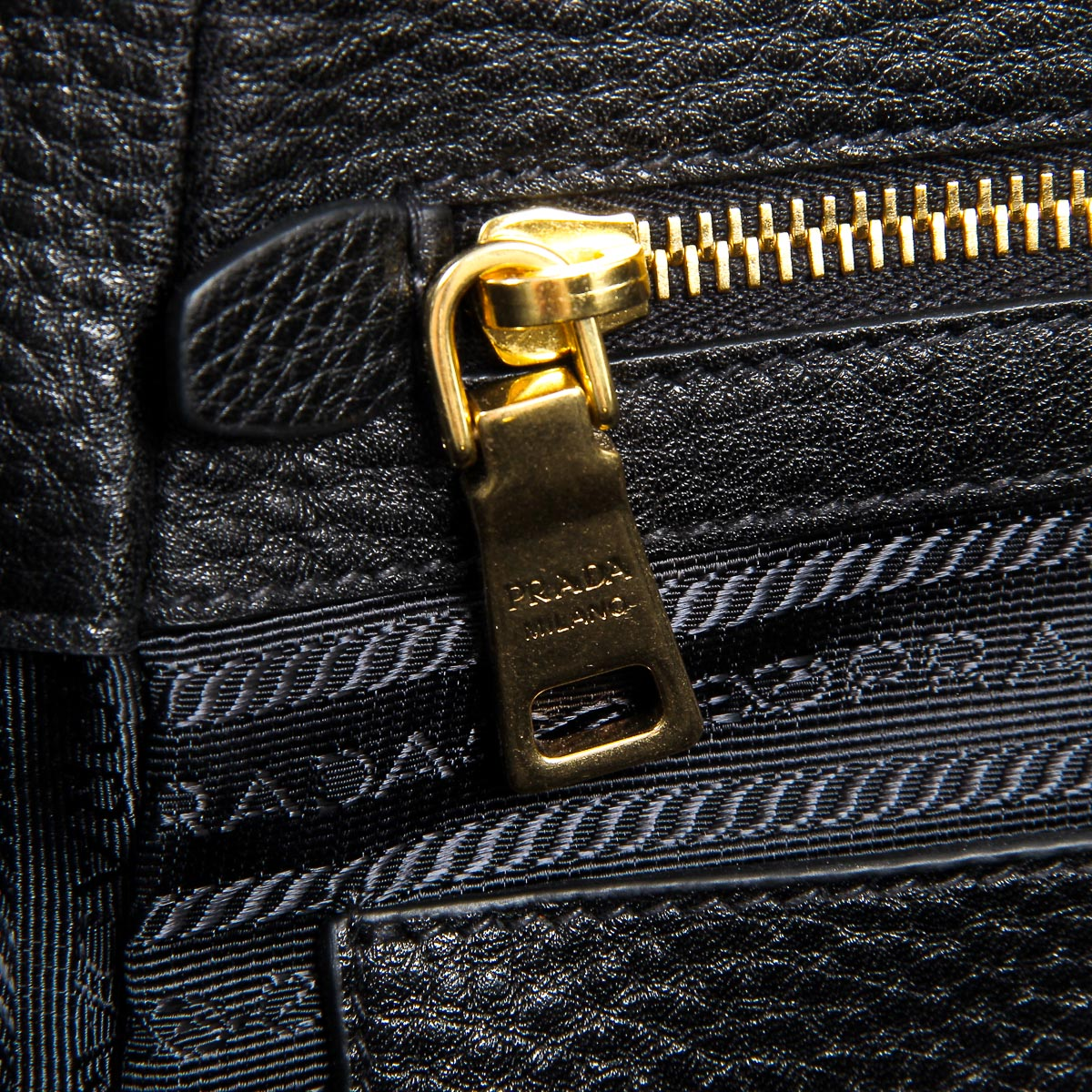 Borsa a mano Prada da donna 1BG113 UWL F0002 NERO VIT DAINO