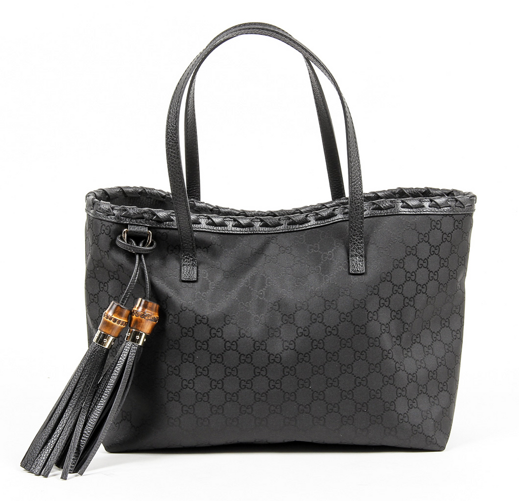 Borsa a mano Gucci da donna in pelle martellata nera con nappa di bambù