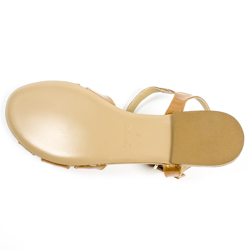 Sandalo piatto da donna V 1969 Italia