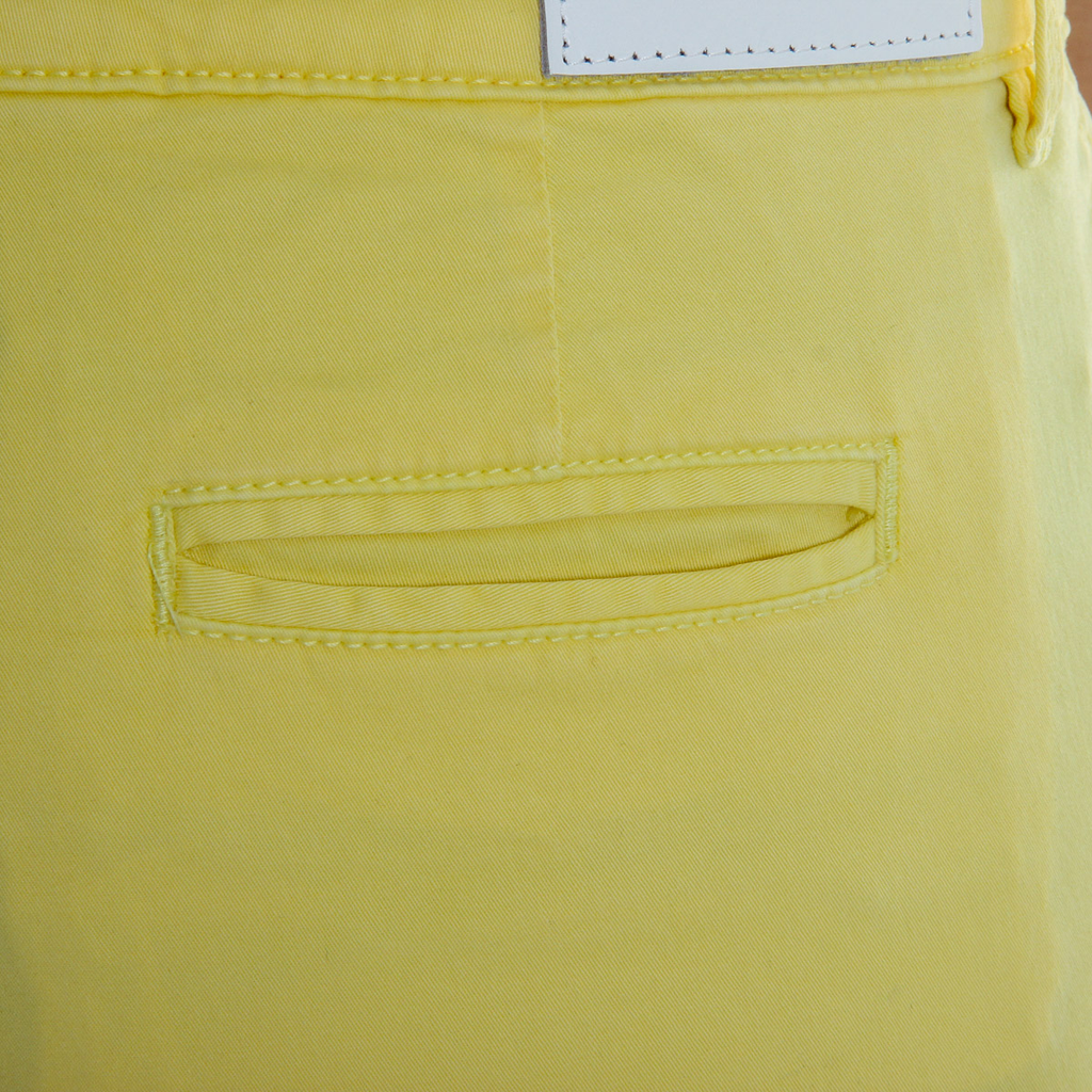 Andrew Charles Pantaloncini da donna gialli SAFIA