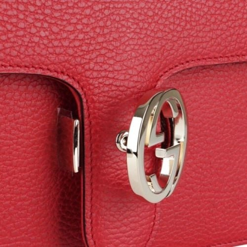 Borsa Gucci Interlocking in pelle con catena rossa