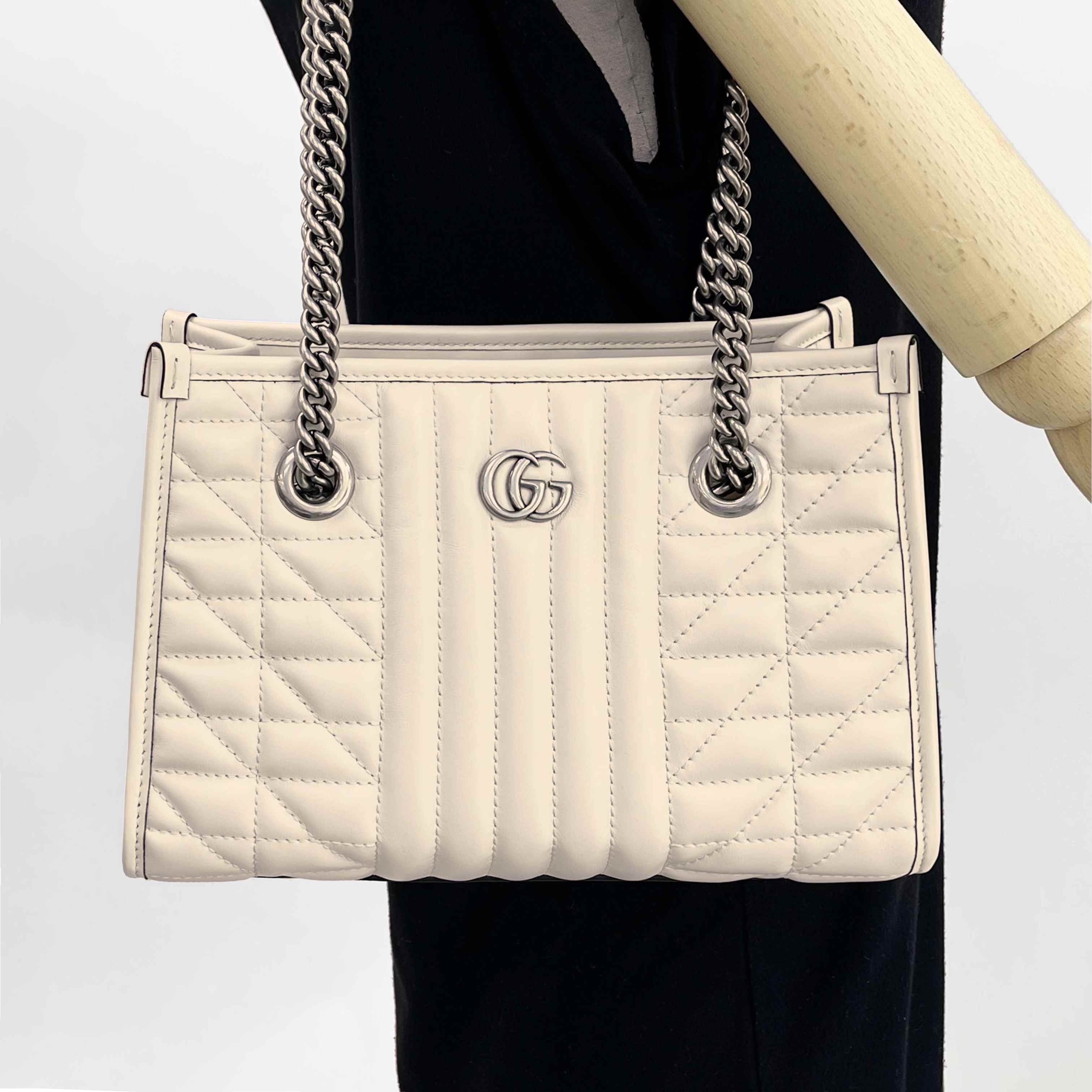 Borsa a tracolla Gucci Marmont GG in pelle trapuntata bianca