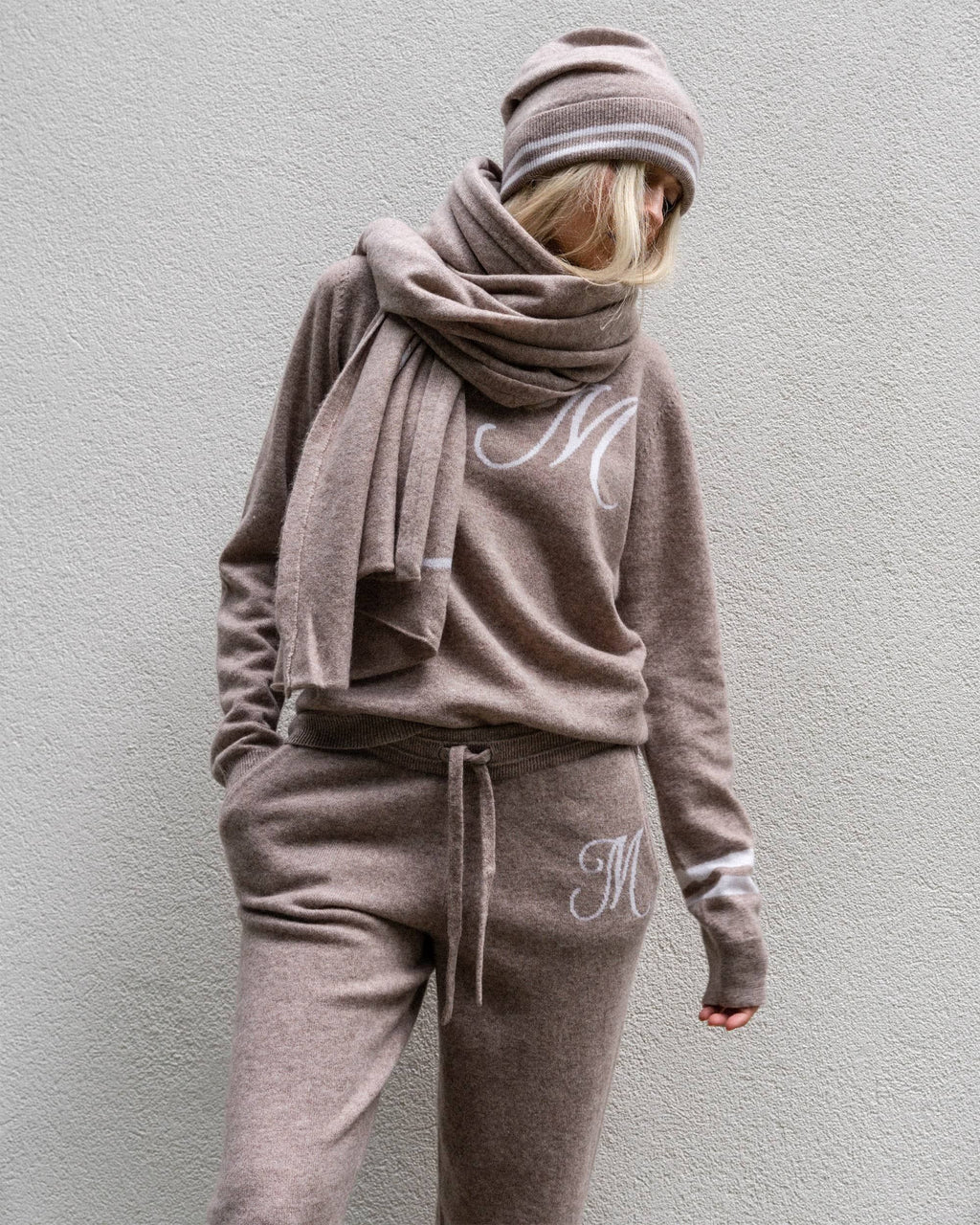 Berretto in cashmere con monogramma - Cammello