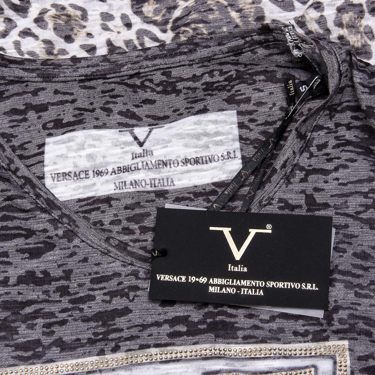 V 1969 Italia T-shirt da donna a maniche corte con scollo a V nera EVELYN