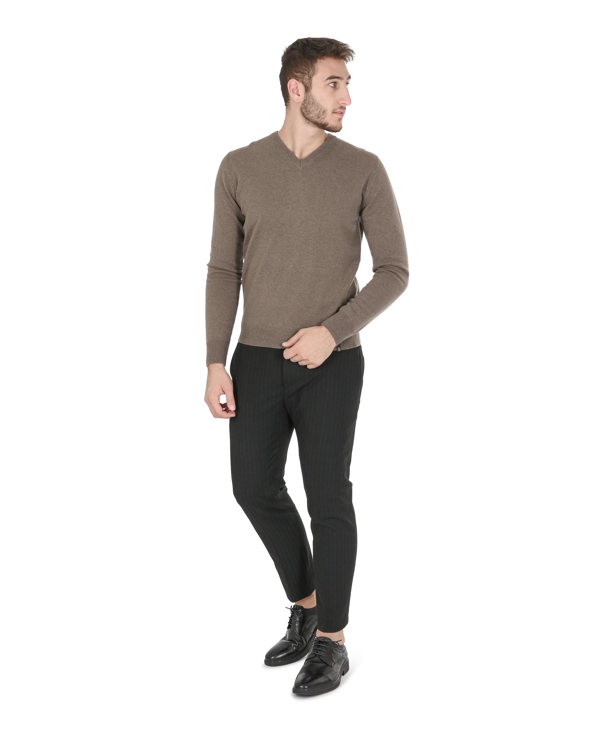 Maglione da uomo in cashmere con scollo a V Crown of Edinburgh COE 0012 TAUPE