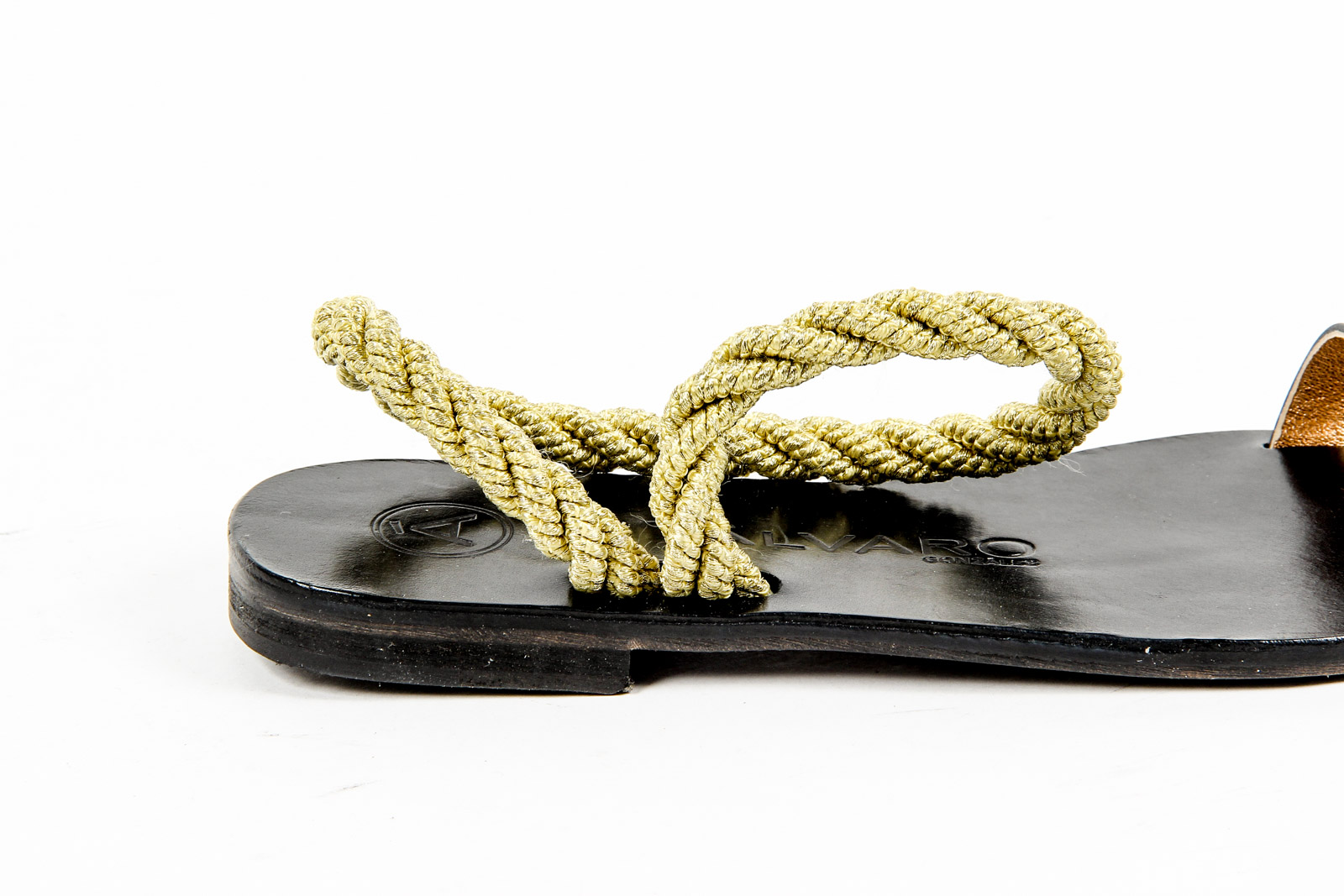 Ã lvaro GonzÃ¡lez Sandalo basso da donna ANGELA METALLIC ROPE NERO ORO