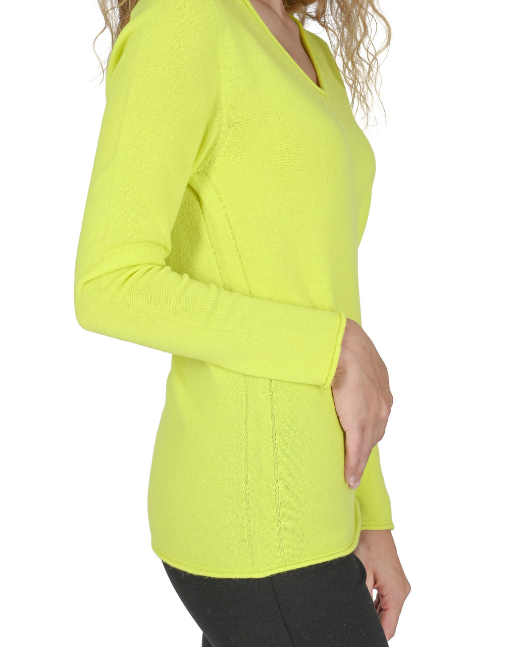 Maglione da donna con scollo a V in cashmere Crown of Edinburgh COE 0022 GIALLO