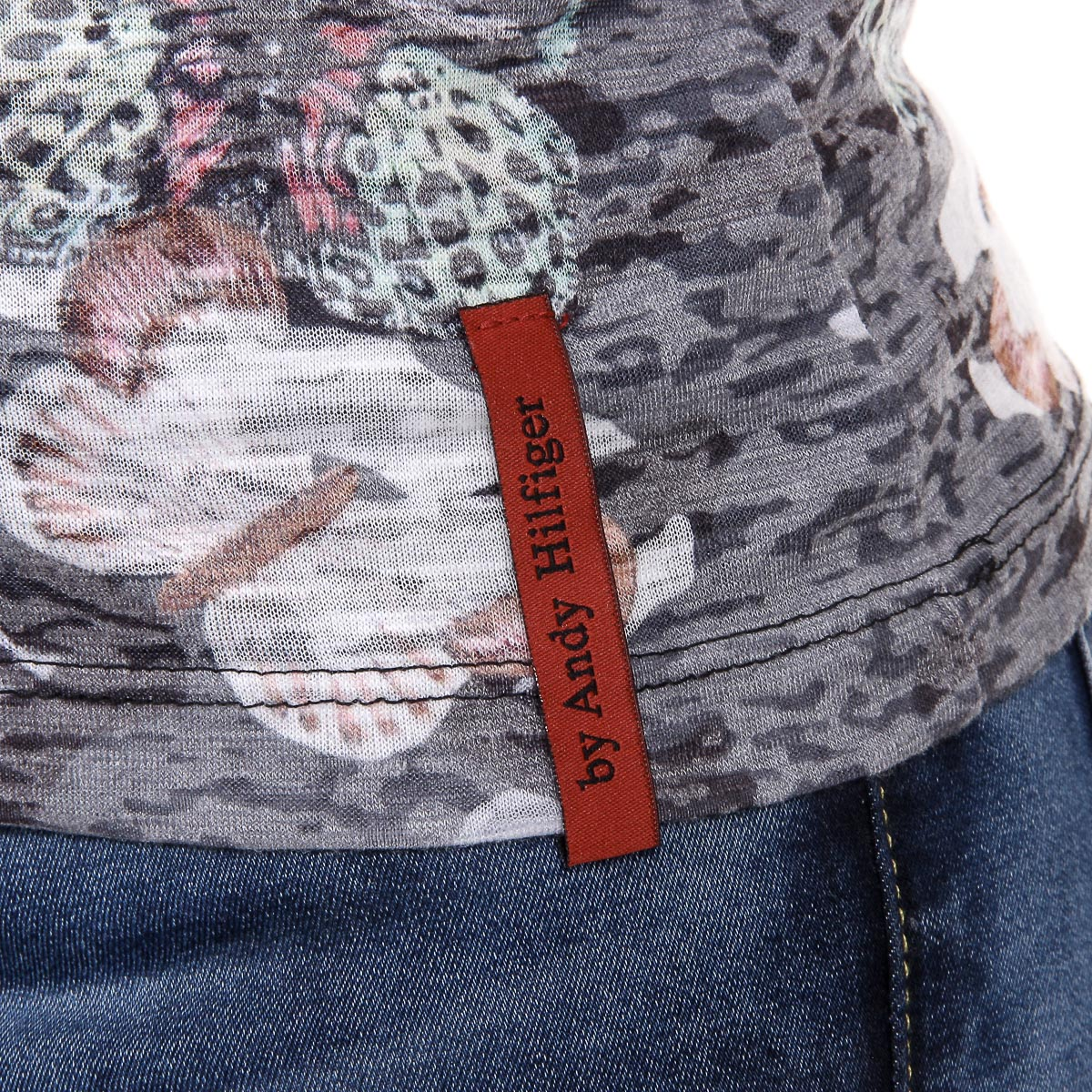 Andrew Charles T-shirt da donna a maniche corte con scollo a V nera STELLA