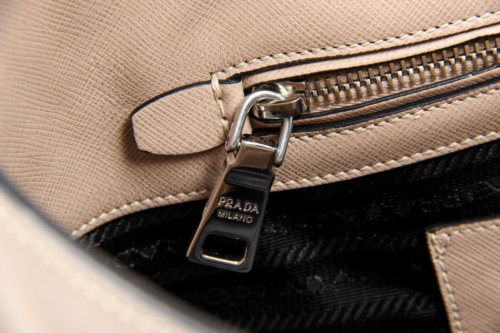 Borsa a mano morbida Prada Ladies 1BG133 Saffiano