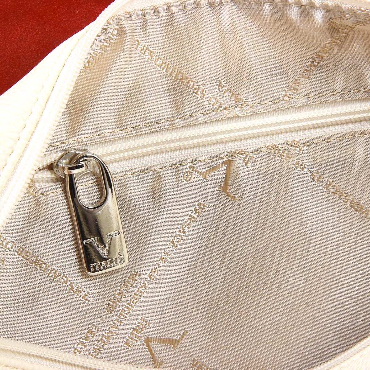 Borsa da donna V 1969 Italia
