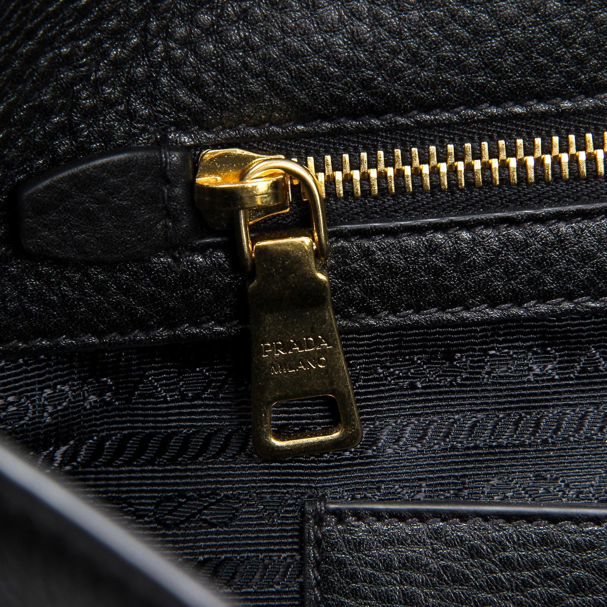 Borsa shopper Prada Vitello Phenix in pelle nera