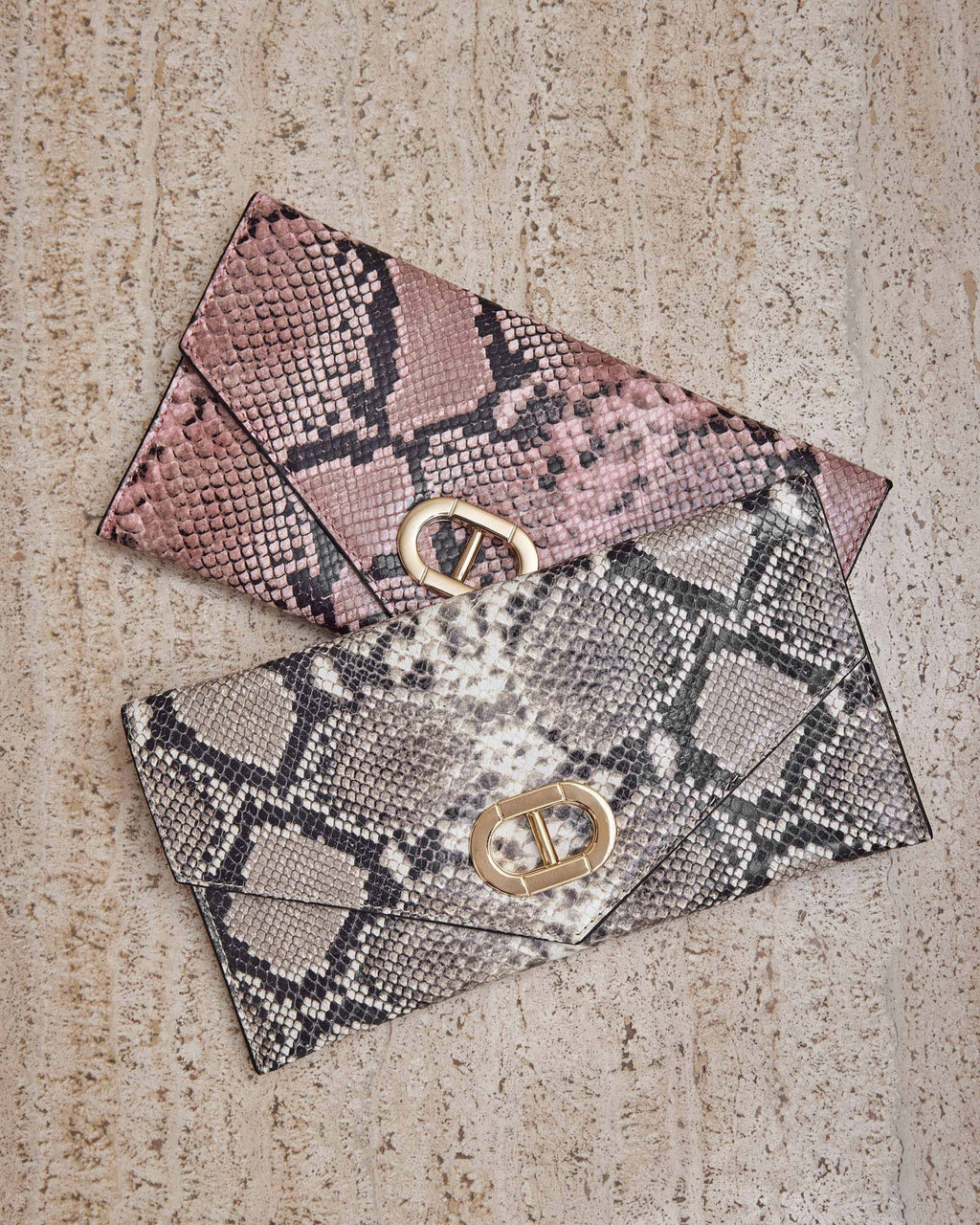 Pochette con busta in rilievo