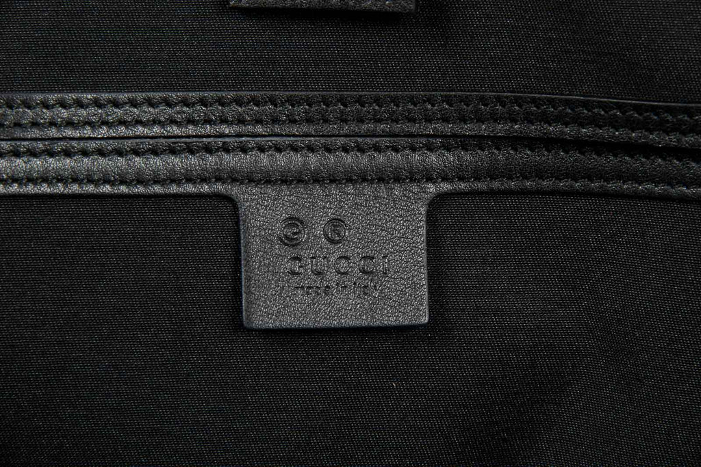 Borsa a mano Gucci da donna in pelle Guccissima nera con logo GG