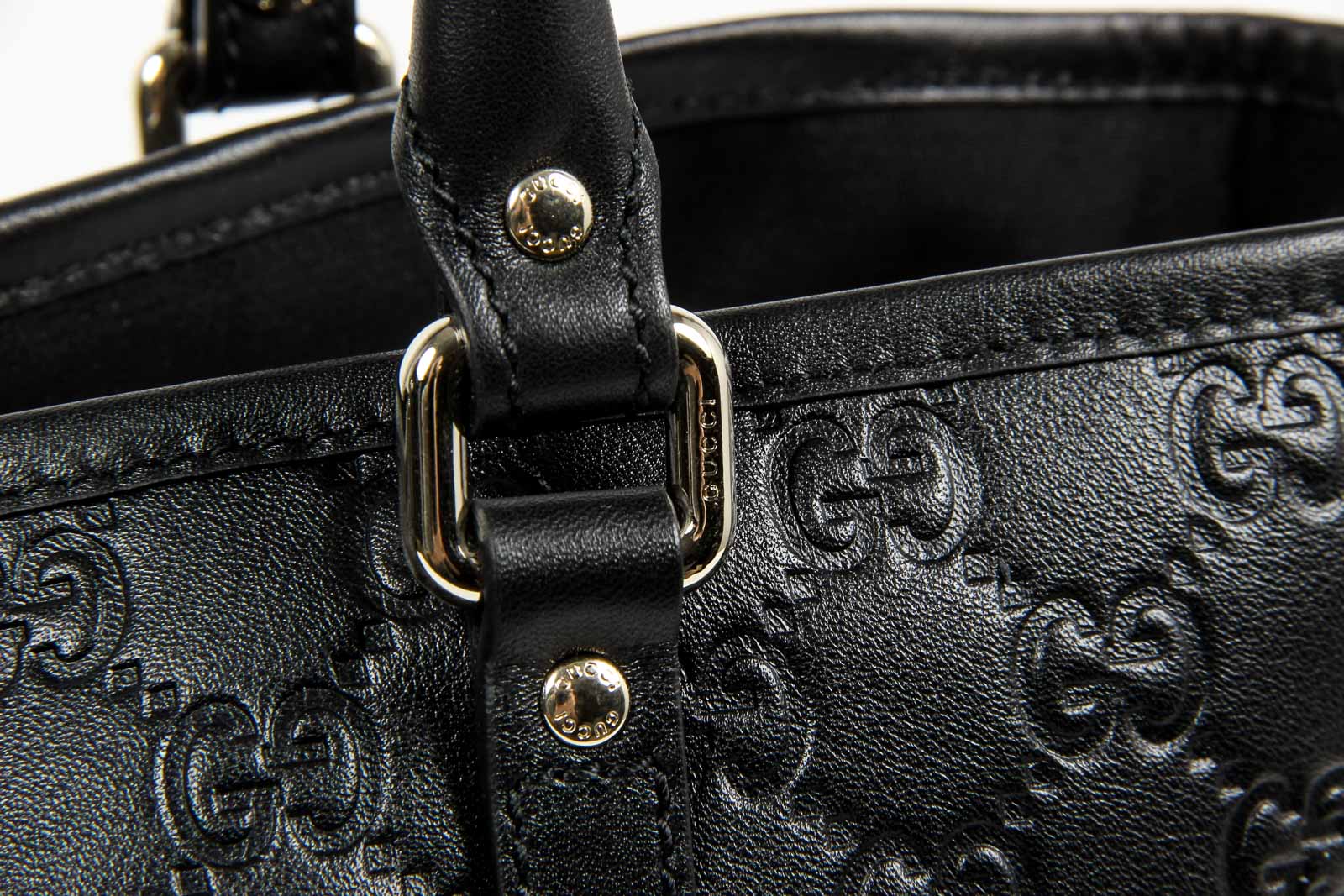 Borsa a mano Gucci da donna in pelle Guccissima nera con logo GG